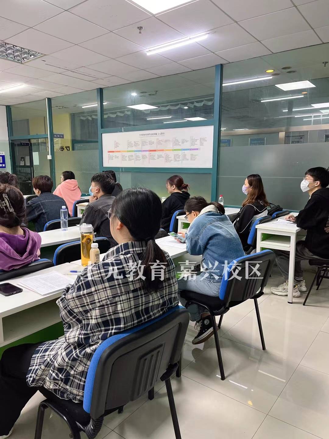 嘉兴证券从业资格证 证券从业资格证备考要做哪些准备<strong></p>
<p>证券从业资格证书</strong>？