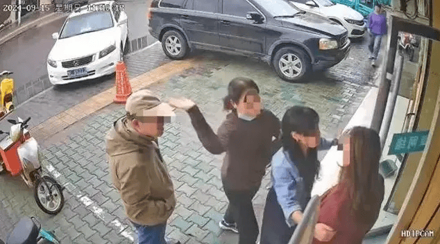 公职夫妻因挪车将女子打骨折<strong></p>
<p>广发证券开户</strong>，想40万私了？通报来了