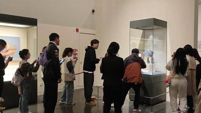 3个月卖了近8万个<strong></p>
<p>中信证券公司</strong>！揭秘国博凤冠冰箱贴