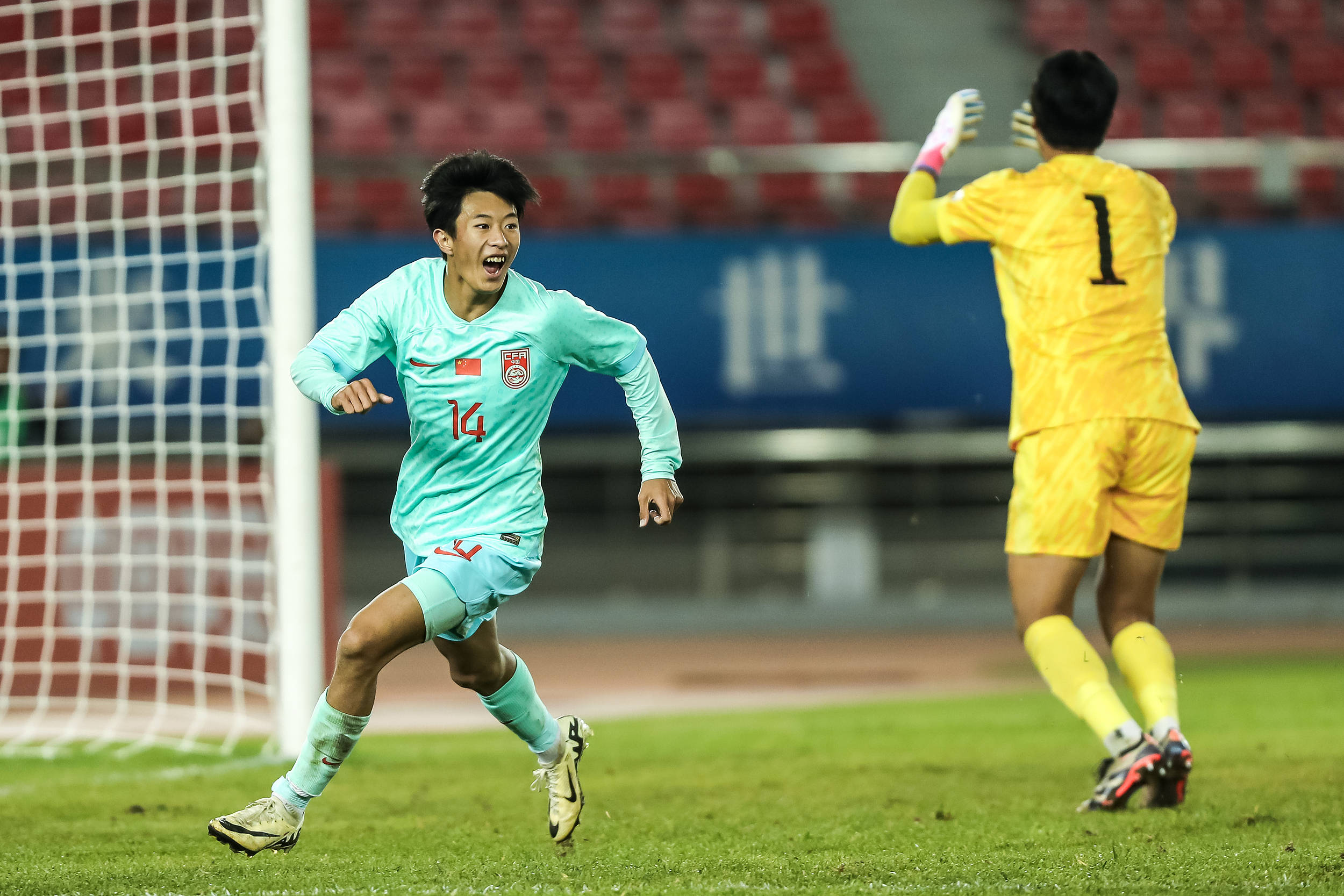 压着韩国队打<strong></p>
<p>中信证券公司</strong>，顺利晋级U17亚洲杯，国少队打出三十年不见的优势场面
