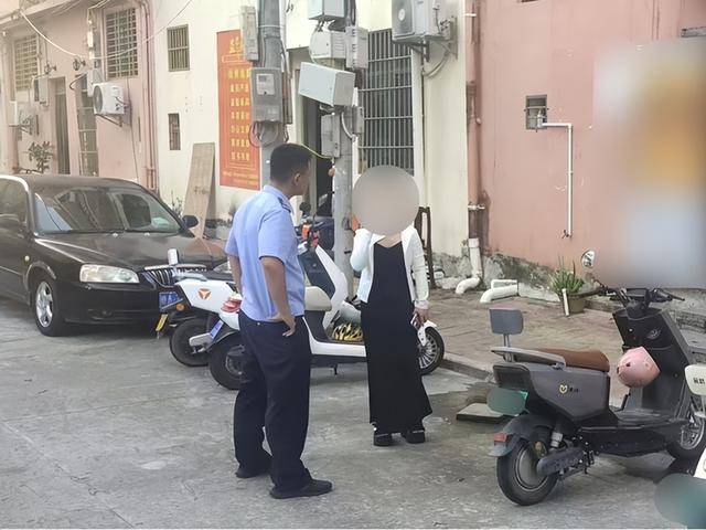 一女子肇事逃逸后仍去逛街<strong></p>
<p>新证券法</strong>，被抓后竟称：是路人劝我走的