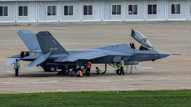 苏-57已在机场转场<strong></p>
<p>新证券法</strong>，将与歼-35“同台竞技”，中俄卖家秀准备就绪