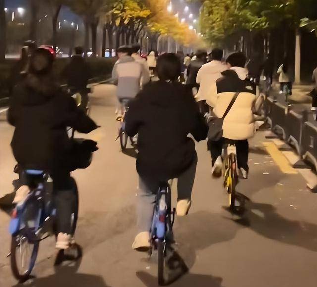 一觉醒来开封全是单车<strong></p>
<p>国金证券怎么样</strong>，调度员：拉不完，根本拉不完！