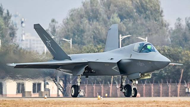 歼-35A正式官宣<strong></p>
<p>上海证券公司</strong>，命名格式意味深长：航母新舰载机上舰指日可待？