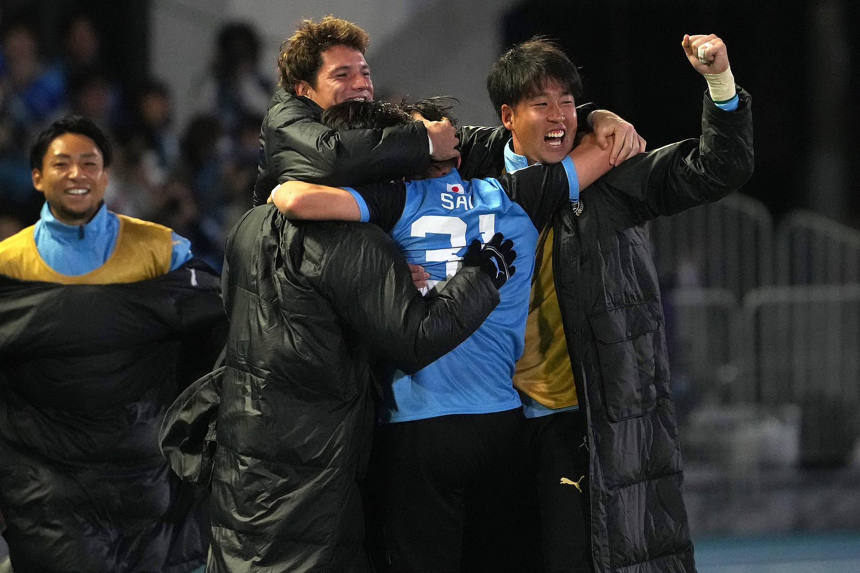 当头棒喝<strong></p>
<p>上海证券公司</strong>！亚冠-巴尔加斯世界波遮羞 海港1-3川崎前锋