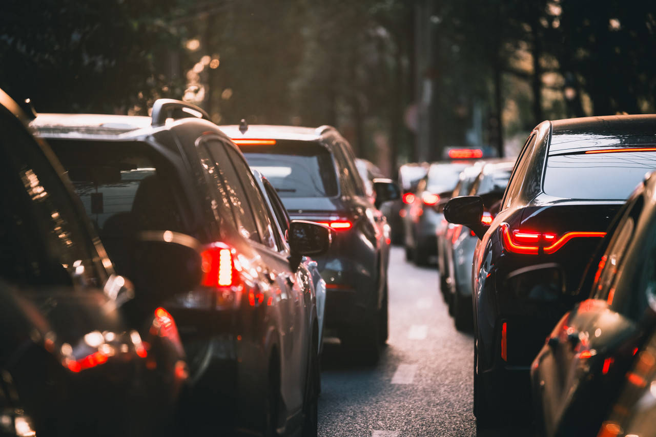 骑电动自行车<strong></p>
<p>上海证券公司</strong>，我有多“尴尬”：走哪，停哪，咋充电