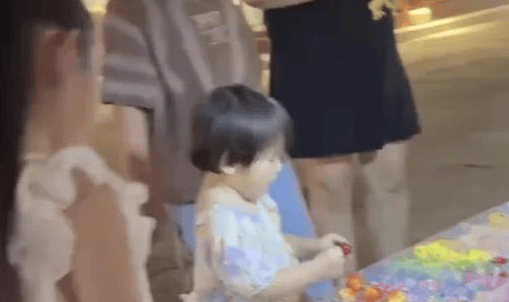 青岛博士夫妻摆摊副业月入三万三<strong></p>
<p>招商证券电话</strong>，精神焕发生活更充实