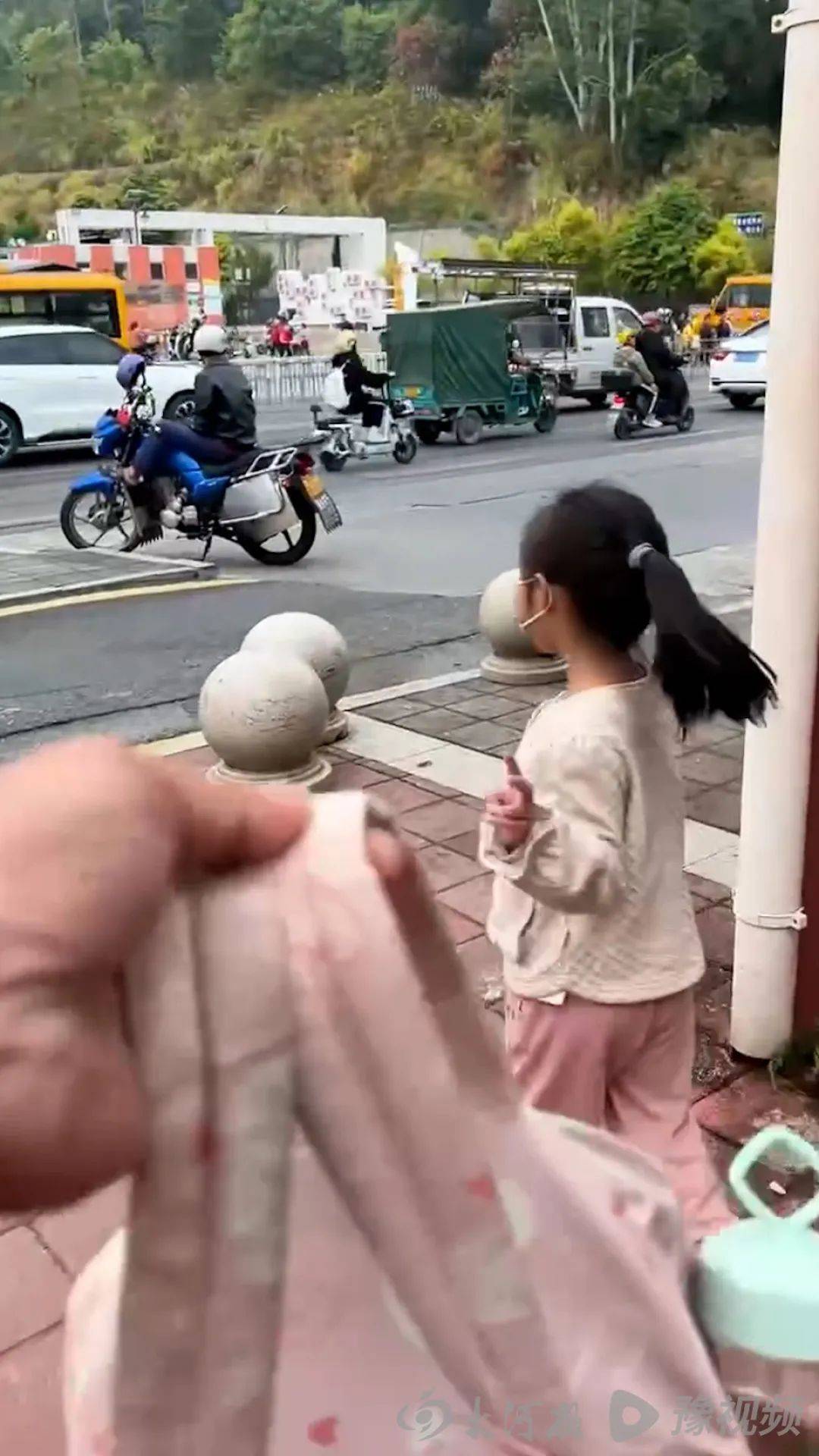 广东被高年级男生泼开水女童已返校<strong></p>
<p>国金证券招聘</strong>，家长称多人被处理