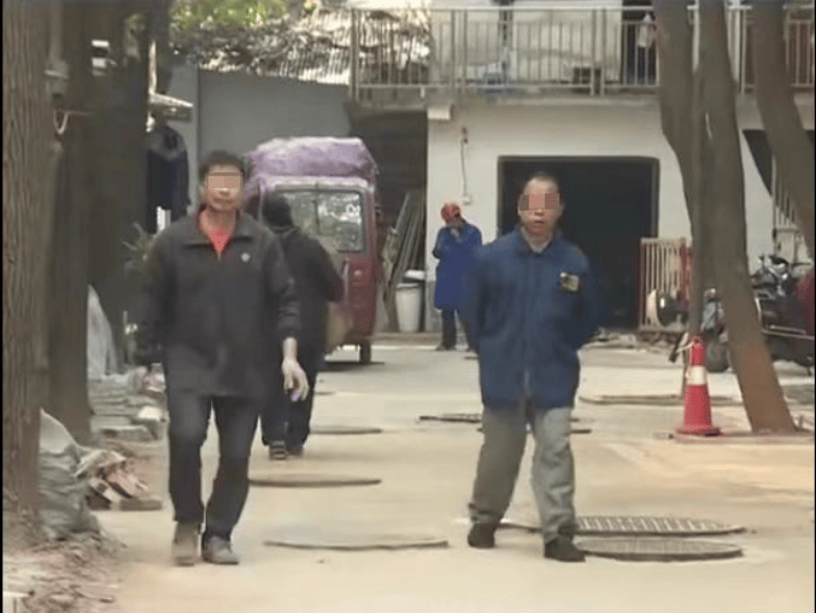 长沙一小区变“井”区：9栋楼井盖多达170个<strong></p>
<p>国金证券招聘</strong>，施工方称地下管网复杂只能加井