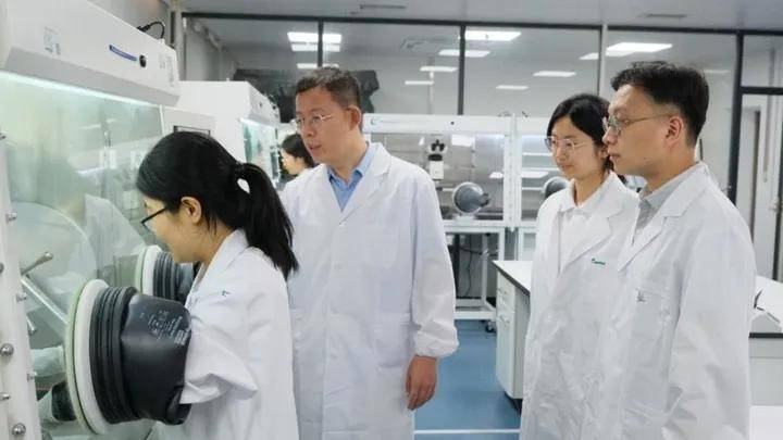 你好<strong></p>
<p>证券营业部</strong>，中山大学！
