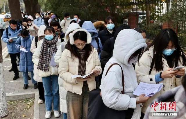 上海、江苏等地明确公务员招录年龄放宽 媒体评论：职场“35岁门槛”该拆<strong></p>
<p>证券营业部</strong>了