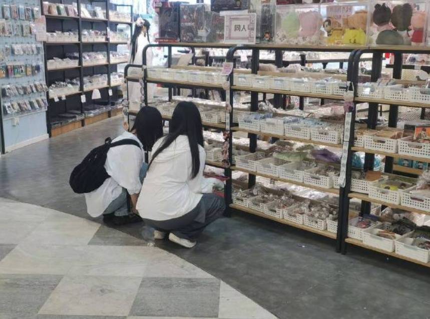 成百上千地买<strong></p>
<p>证券营业部</strong>，北京还有中小学生因此被骗！“谷子”到底是啥？