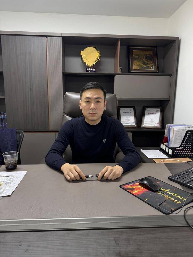 开着4家啤酒厂还跑网约车<strong></p>
<p>光大证券金阳光</strong>，青岛有群“非典型性网约车司机”