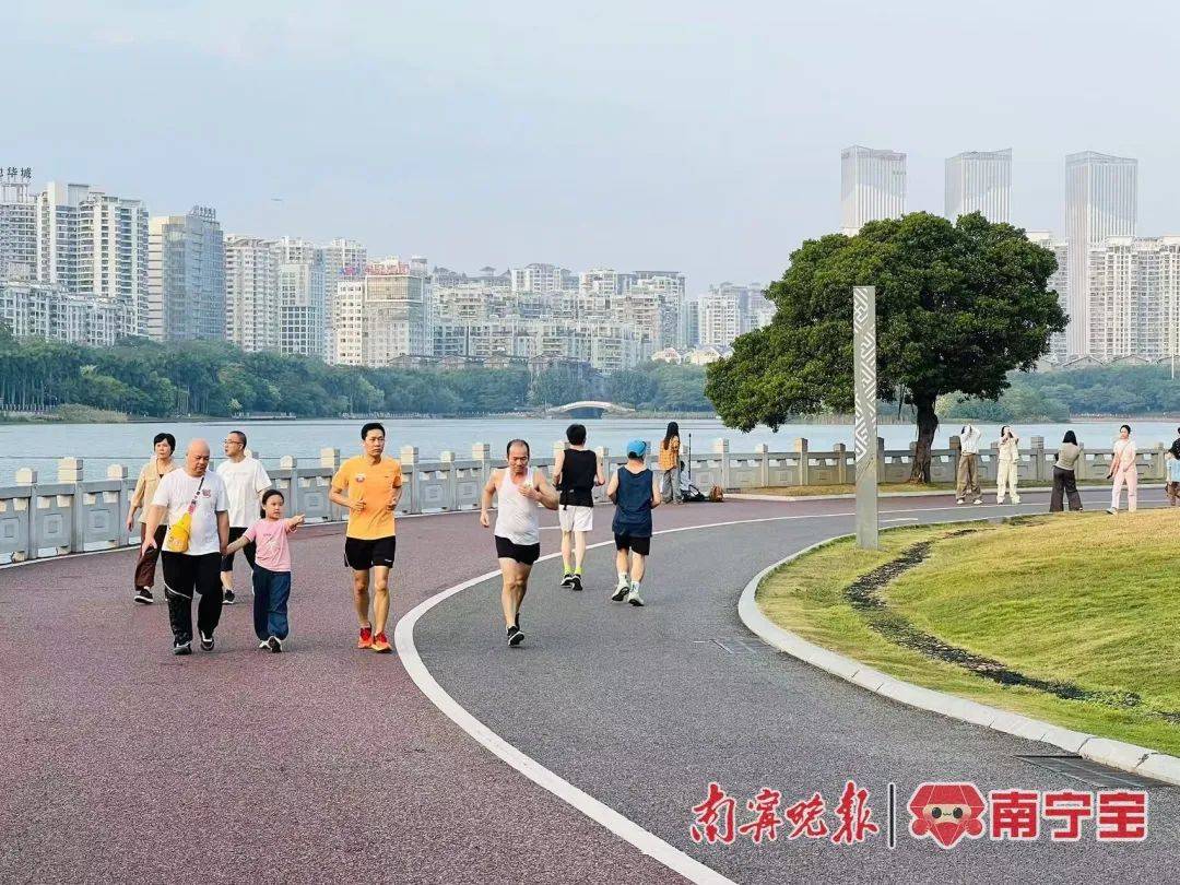 广西迎来“跳水”式降温<strong></p>
<p>搜狐证券</strong>，未来一周南宁天气→