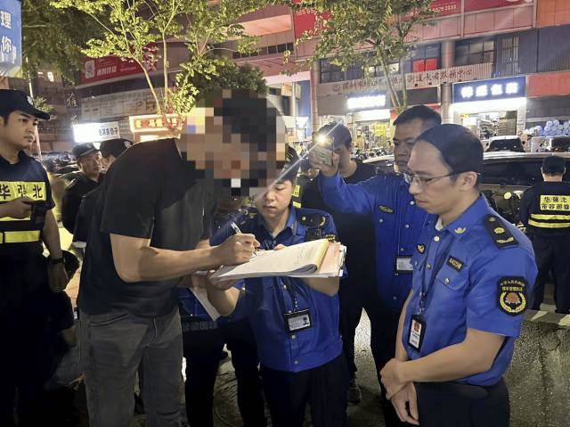 “锅铲声敲得我睡不着”！深夜<strong></p>
<p>搜狐证券</strong>，深圳多名流动摊贩被劝离……