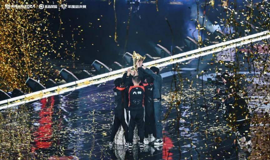 现场超3万人<strong></p>
<p>搜狐证券</strong>！昨晚北京朝阳这里有场顶级电竞赛