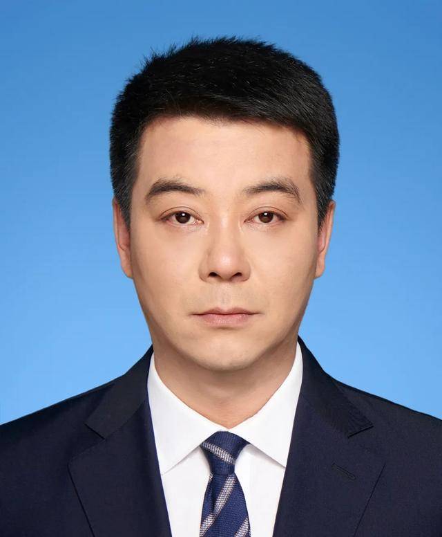 4位“80后”干部拟任厅级新职<strong></p>
<p>搜狐证券</strong>，1位拟“由企转政”