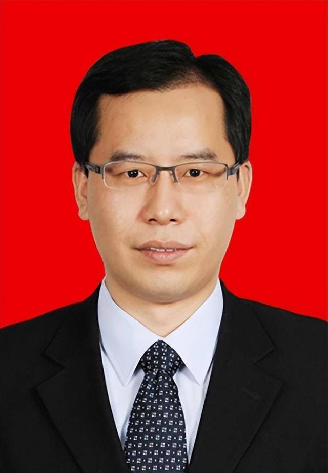 4位“80后”干部拟任厅级新职<strong></p>
<p>搜狐证券</strong>，1位拟“由企转政”