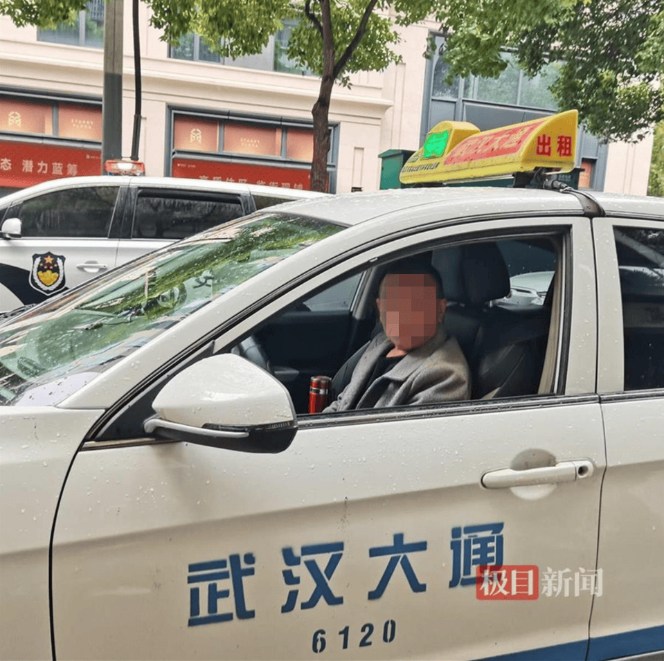 “能开快点吗？我杀人了”<strong></p>
<p>证券交易印花税</strong>，犯罪嫌疑人乘出租车欲跨城逃跑，被的哥机智拖住最终被抓捕