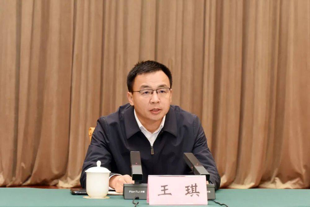 包鸣不再担任江阴市市长<strong></p>
<p>中国证券基金业协会</strong>，王琪提名为江阴市市长候选人