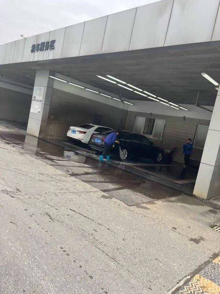 杭州两家大型4S店突然“改造”<strong></p>
<p>中国证券基金业协会</strong>，不再卖奥迪了？