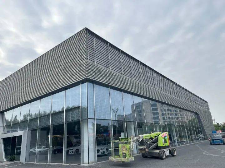 杭州两家大型4S店突然“改造”<strong></p>
<p>中国证券基金业协会</strong>，不再卖奥迪了？