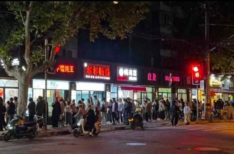 开了15年突然火了<strong></p>
<p>中信建投证券股份有限公司</strong>！有人排队4小时！“泼天的富贵”让老板也有点“懵”...