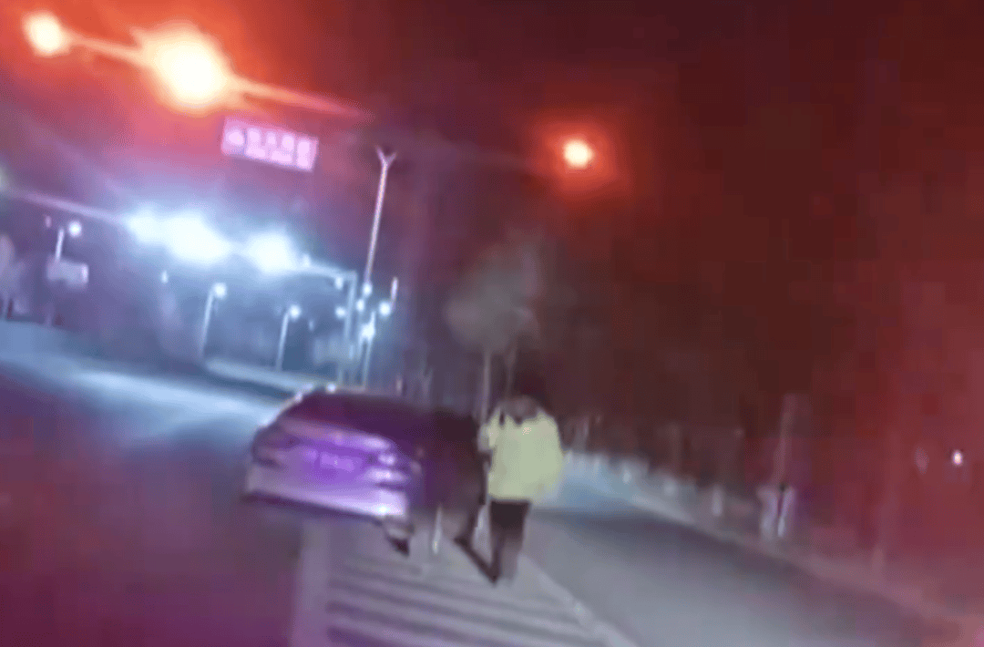饭碗砸了！通州一职业司机嫌妻子开车慢<strong></p>
<p>腾讯证券</strong>，非要自己来！这下摊上事了……