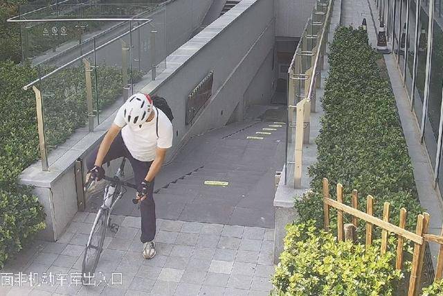 万元自行车没锁？偷车贼得手后狂飙17公里<strong></p>
<p>腾讯证券</strong>，因为⋯⋯