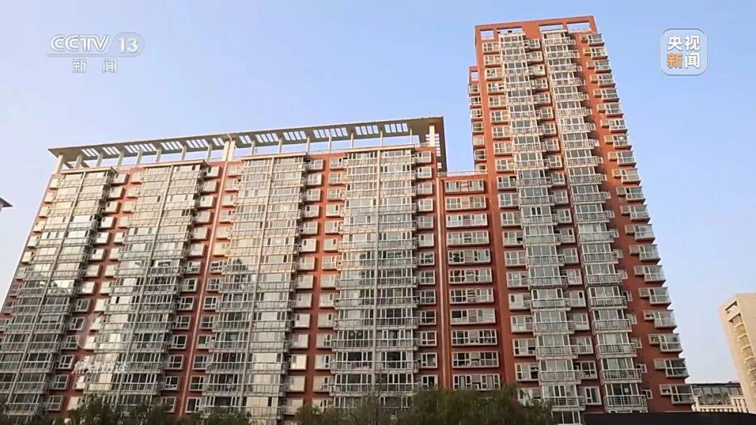 一电梯从11层冲顶到28层致7岁男孩全身骨折<strong></p>
<p>美林证券</strong>，老旧电梯维修更新何解？