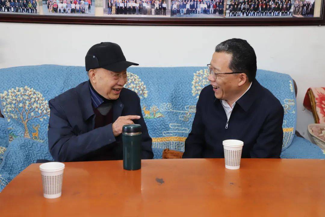 履新黄山市委书记首日<strong></p>
<p>美林证券</strong>，丁纯第一时间走访看望老同志