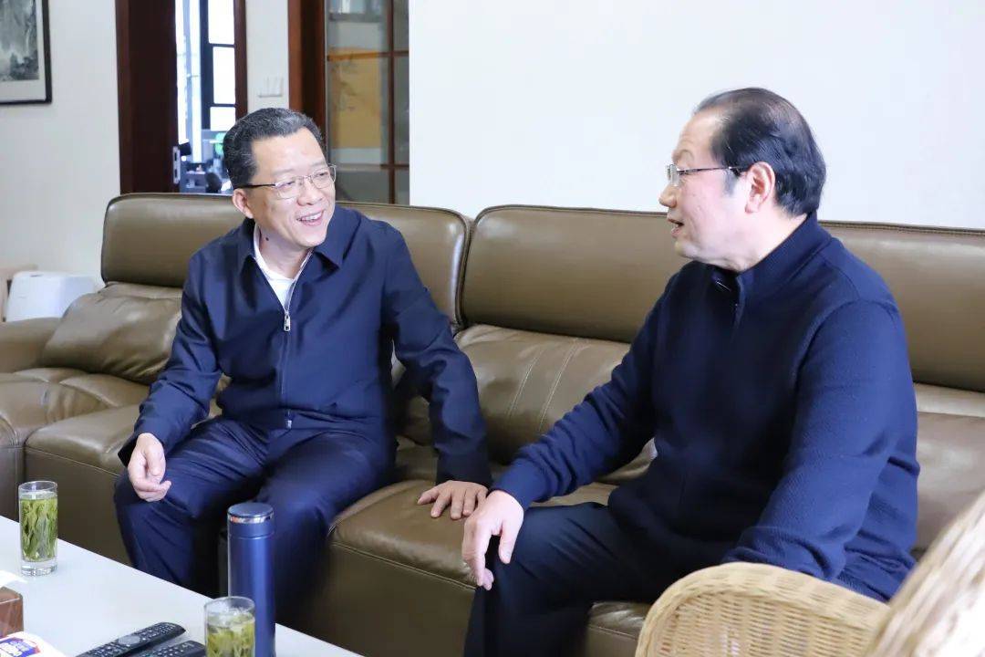 履新黄山市委书记首日<strong></p>
<p>美林证券</strong>，丁纯第一时间走访看望老同志