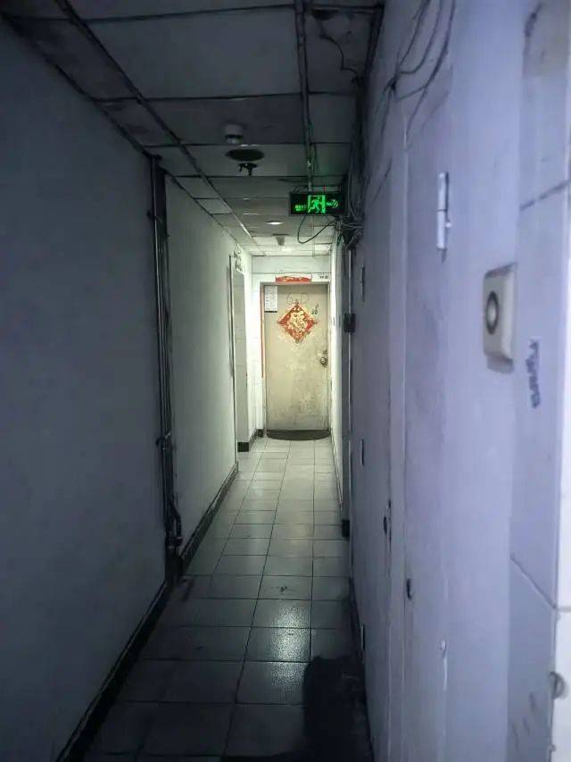 深圳两栋烂尾楼里住了近千人<strong></p>
<p>平安证券怎么样</strong>，买房的却不让进？记者实探