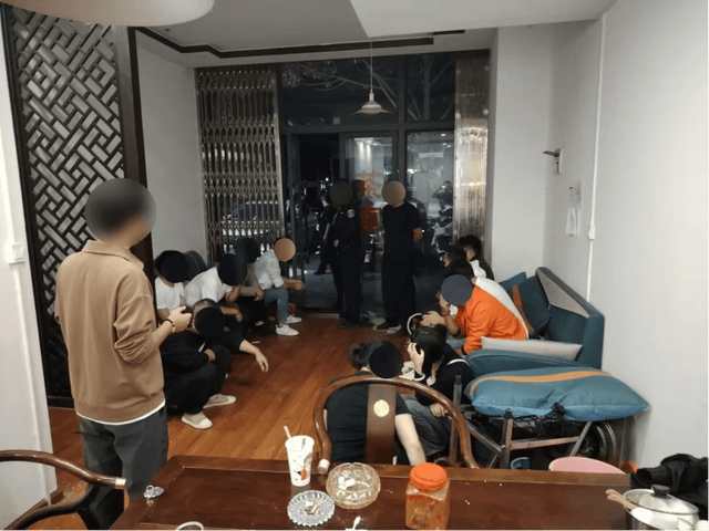 昆明警方披露：多人聚集<strong></p>
<p>证券投资顾问业务暂行规定</strong>，竟然在干这件事，被“一锅端”！现场曝光……