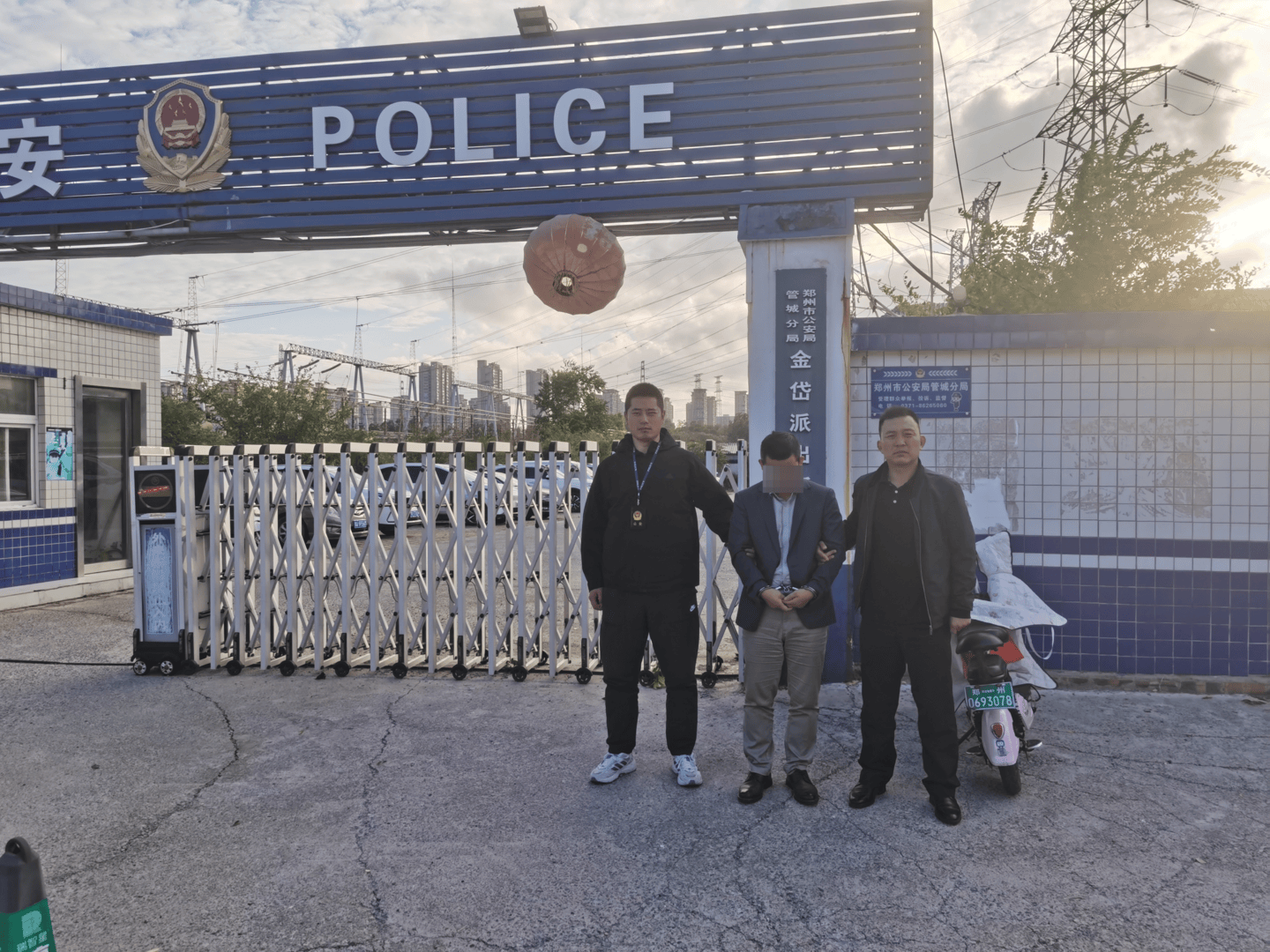 四川首例！阿坝黑水警方侦破生产销售伪劣新能源充电桩案：小作坊组装<strong></p>
<p>证券从业考试</strong>，嫌疑人被批捕