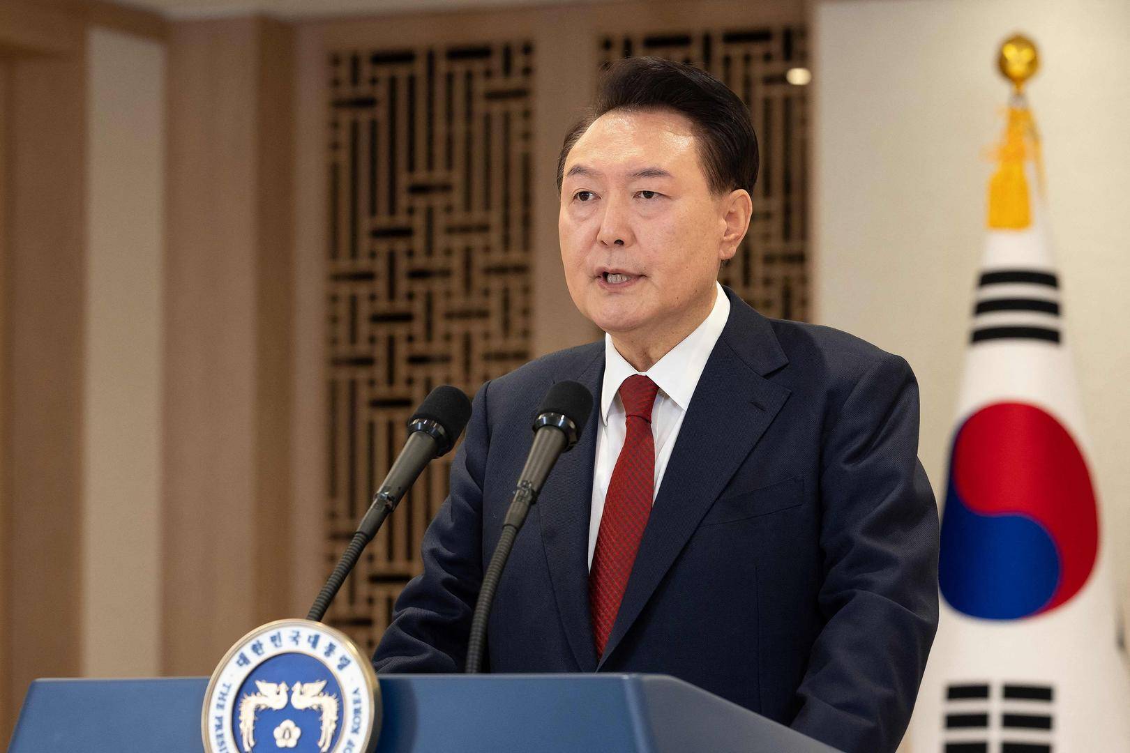 突然主张弹劾总统的韩国执政党党首：曾获尹锡悦多次提拔<strong></p>
<p>证券投资分析</strong>，后因第一夫人惹怒“亲尹派”