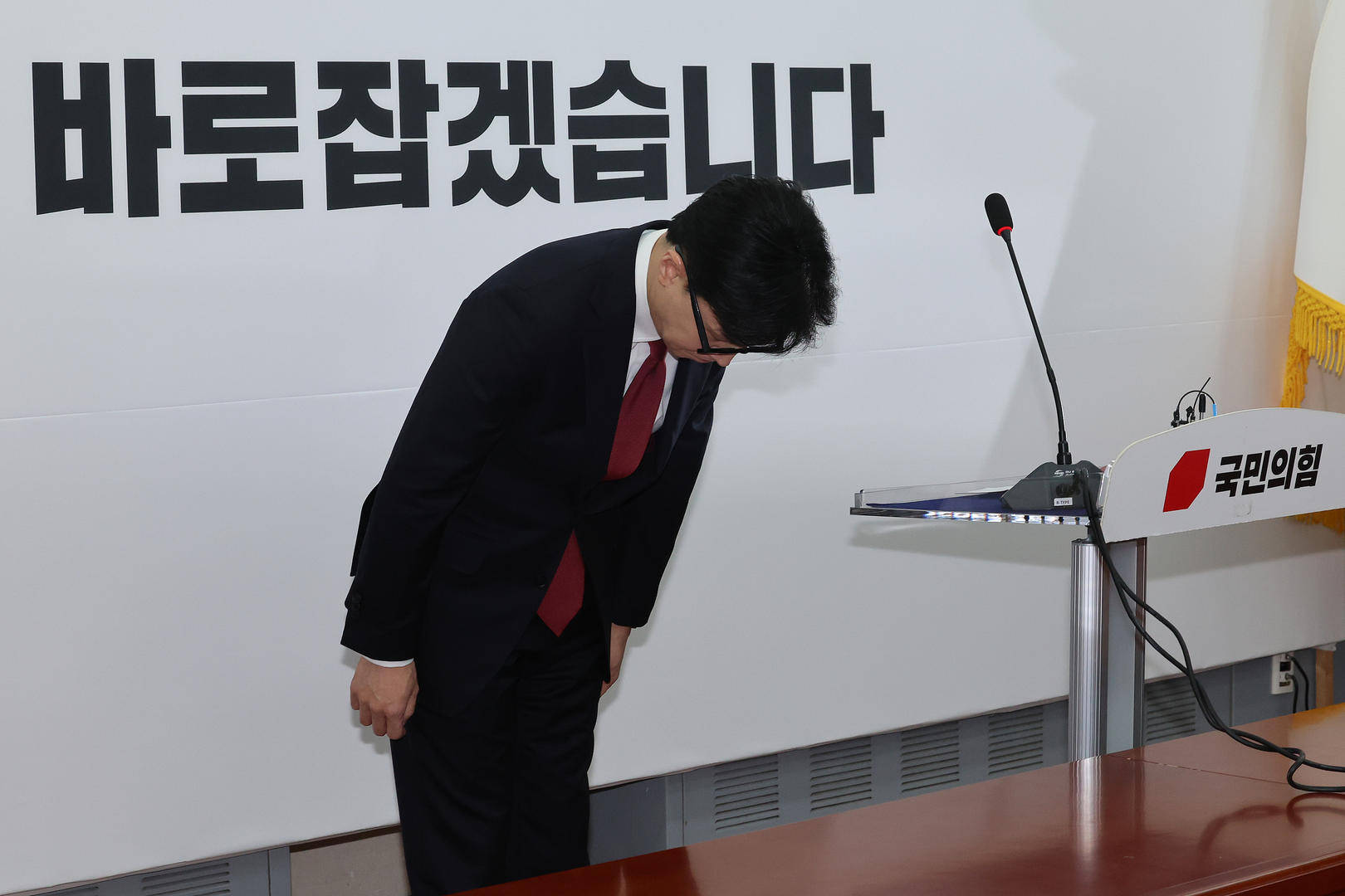 突然主张弹劾总统的韩国执政党党首：曾获尹锡悦多次提拔<strong></p>
<p>证券投资分析</strong>，后因第一夫人惹怒“亲尹派”