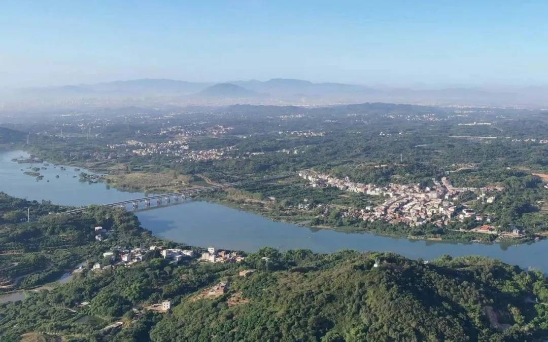 调研报告反映农村宅基地闲置：一村696间房<strong></p>
<p>证券投资分析</strong>，空置率43.8%