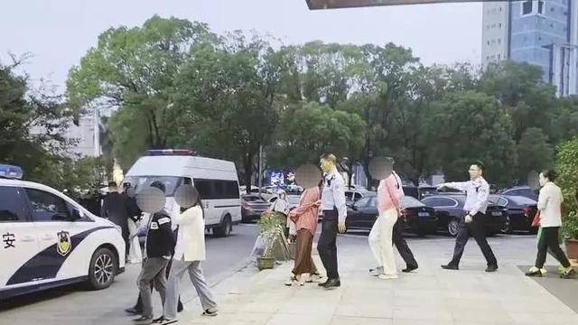江西青原警方捣毁一个卖淫团伙<strong></p>
<p>证券投资分析</strong>，抓获涉案人员30人，10人涉嫌组织卖淫罪被刑拘