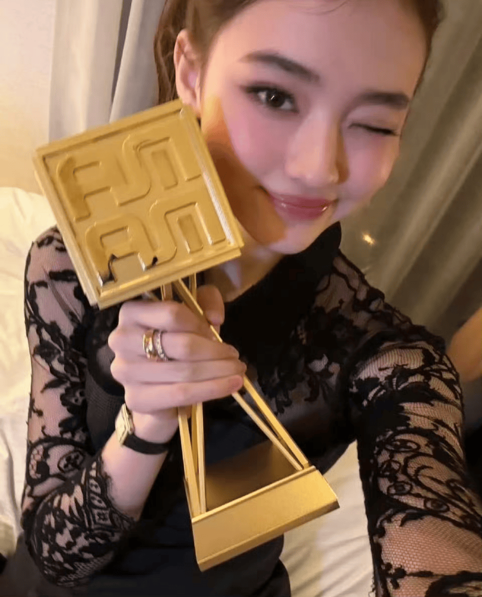 德韩混血造就“人间颜值奇迹”<strong></p>
<p>招商证券招聘</strong>，被誉为小Jennie的Ella Gross出道即巅峰！