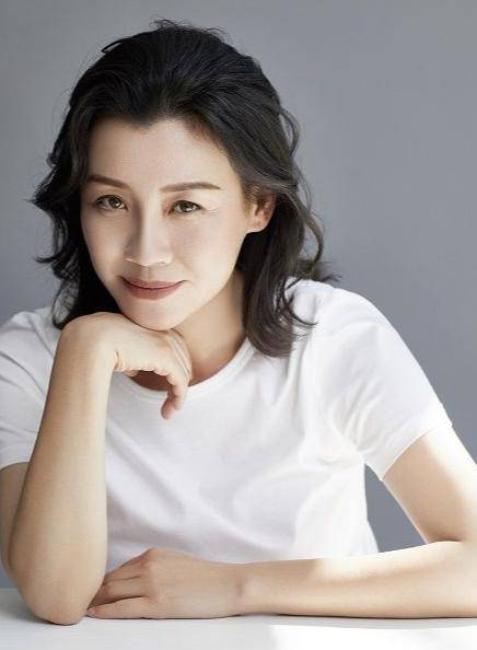 她本是阔太太<strong></p>
<p>招商证券招聘</strong>，被导演喊来临时救场，却意外走红，50岁片约不断