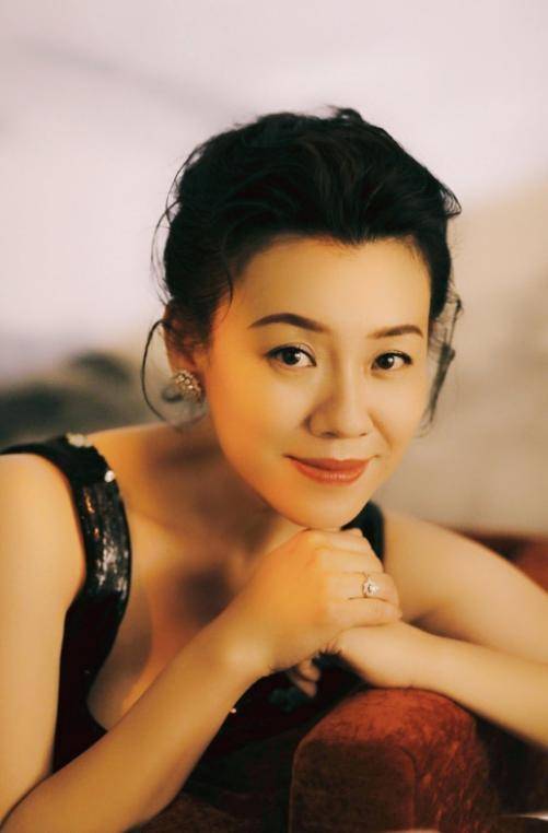 她本是阔太太<strong></p>
<p>招商证券招聘</strong>，被导演喊来临时救场，却意外走红，50岁片约不断