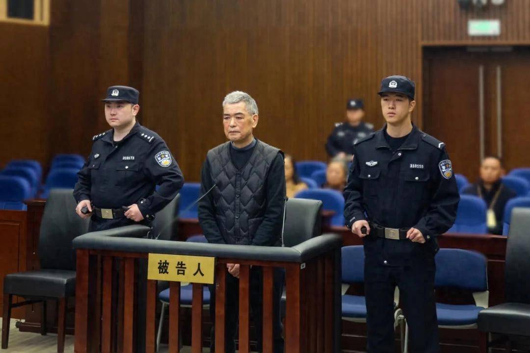 受贿4619万余元<strong></p>
<p>招商证券招聘</strong>，上海市浦东新区高东镇原镇长黄建忠受审