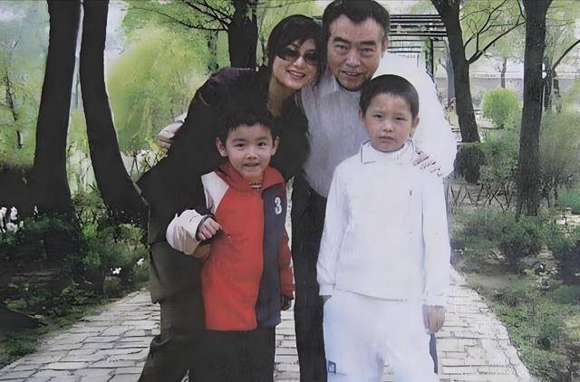“大陆第一美人”两大名导为其沉迷<strong></p>
<p>招商证券招聘</strong>，今55岁却像25岁的她经历了啥