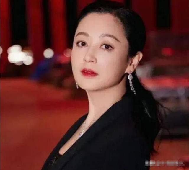 “大陆第一美人”两大名导为其沉迷<strong></p>
<p>招商证券招聘</strong>，今55岁却像25岁的她经历了啥