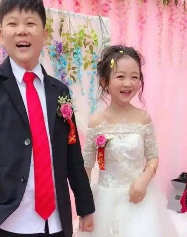 1米3袖珍美女嫁给1米48男孩<strong></p>
<p>招商证券招聘</strong>，婚后丈夫奇迹长高，两人却不欢而散