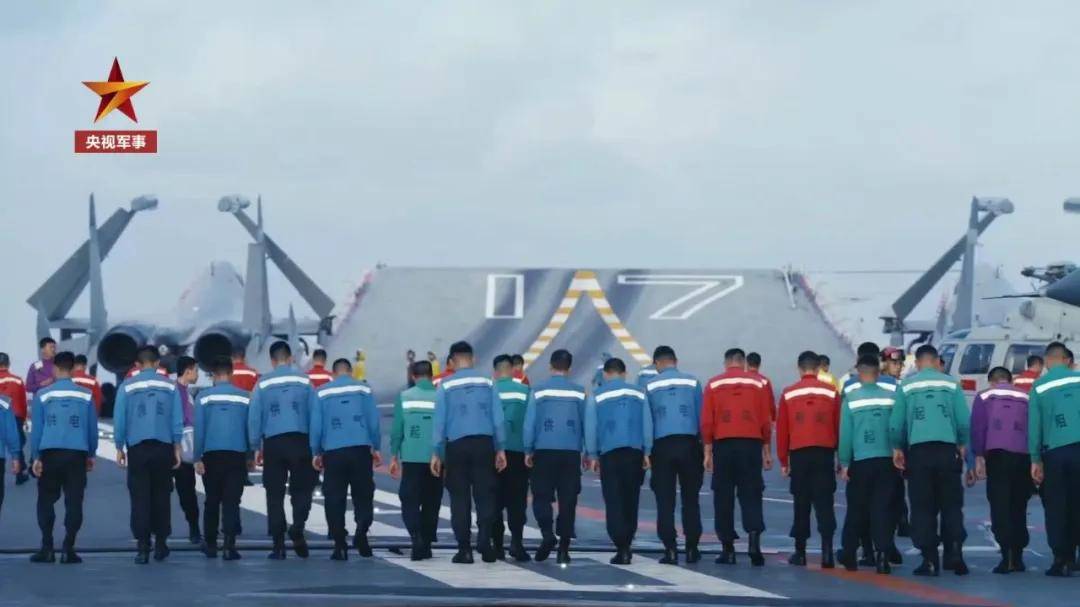 歼-15DH首次上舰！“山东”舰展示全甲板攻击<strong></p>
<p>海顺证券</strong>，连续放飞24架？