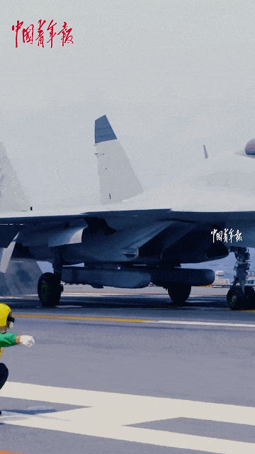 歼-15DH首次上舰！“山东”舰展示全甲板攻击<strong></p>
<p>海顺证券</strong>，连续放飞24架？