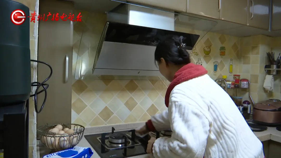 恶心坏了！贵阳一女子家中被扔进一颗“炸弹”<strong></p>
<p>安信证券股份有限公司</strong>，残羹剩饭炸开花