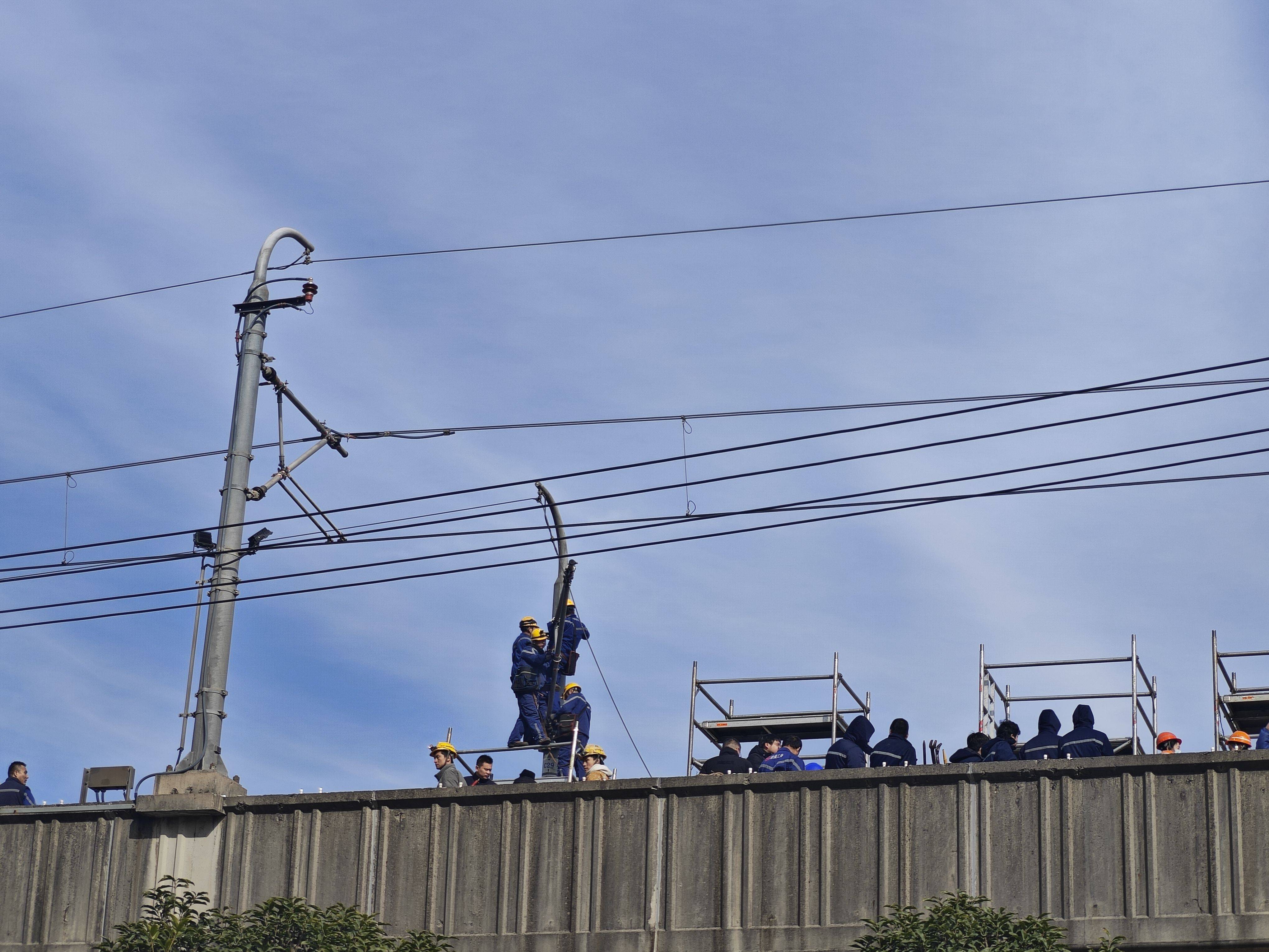 上海地铁11号线遭塔吊侵入：损失暂无法统计<strong></p>
<p>安信证券股份有限公司</strong>，恐影响下周早高峰